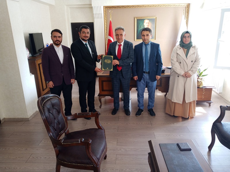 Camiler ve Din Görevlileri Haftası Nedeniyle İlçe Müftülüğü, İlçe Kaymakamımız Haluk ŞİMŞEK'i Makamında Ziyaret Etti