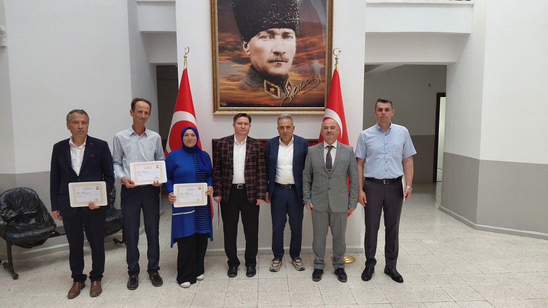 Tapu Müdürlüğü ile İlçe Nüfus Müdürlüğü Personeli, Başarı Belgesi ile Ödüllendirildi